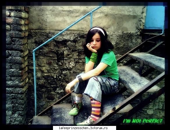 poze cu noi - Plastic Smile - Hello